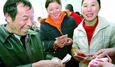 农村老人每人每月将补发250元 4月份发放到位 别少领了！