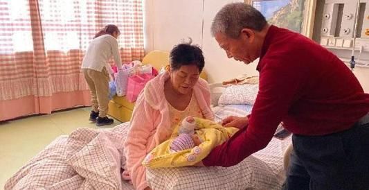  『心寒』67岁产下双胞胎宝宝的田女性，现况怎样?让大部分人“心寒”了