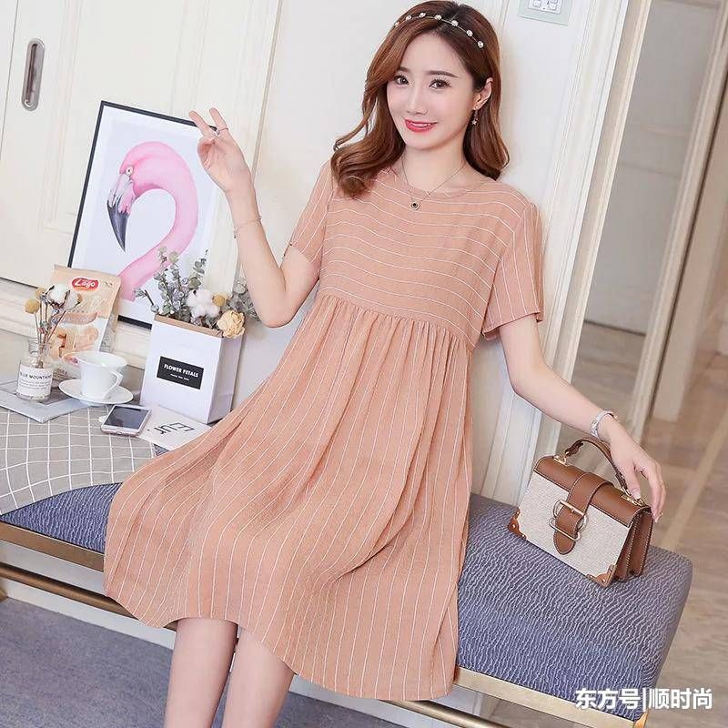 甜美动人的雪纺连衣裙，凸显修长身材比例，美嫩年轻，气质出众