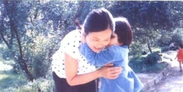 『巩俐』为了巩俐,张艺谋抛弃原配肖华,肖华现在过得怎么样了?