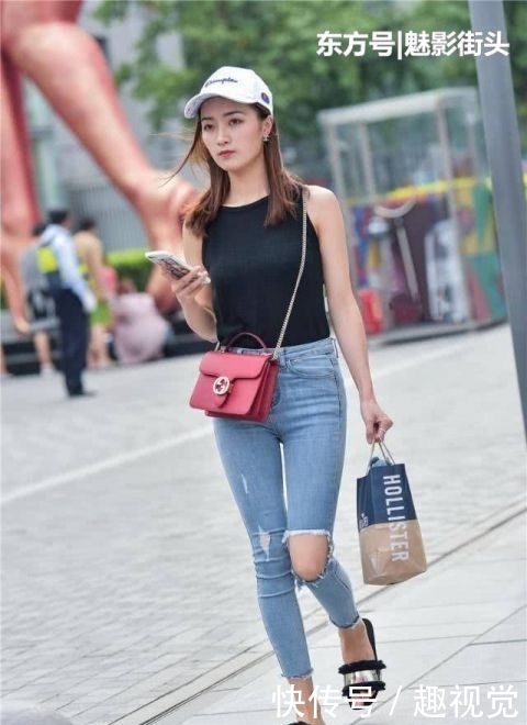 『时髦』时髦的外国小姐姐,连体裤搭配高跟凉鞋,性感又带着小清新的味道