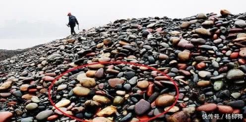 大爷捡了个的石头喊出100000高价，少一分都不卖，村民差不多得了