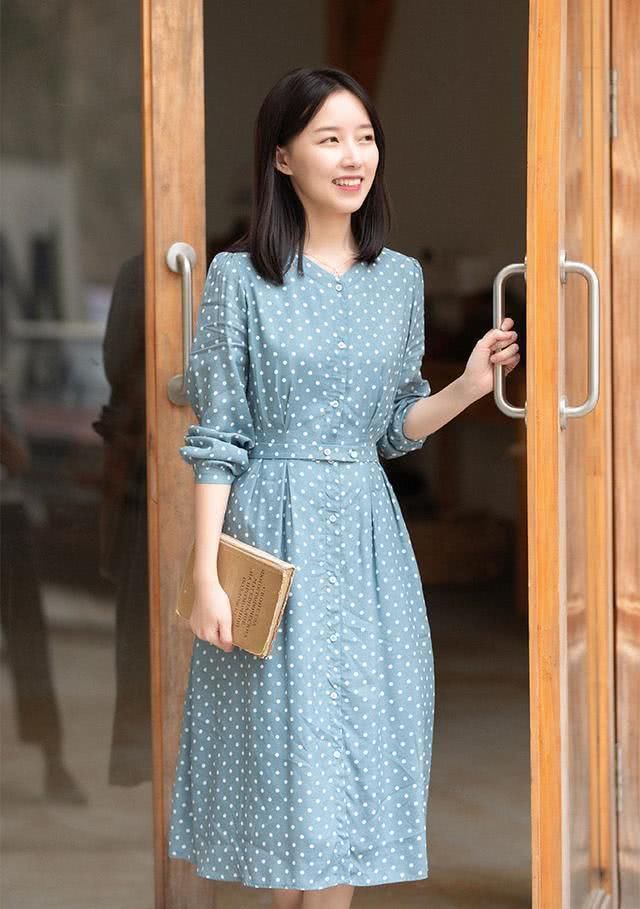  『蛋糕』“蛋糕裙”过时了，今春最流行的是“初恋裙”，这样穿也太美了