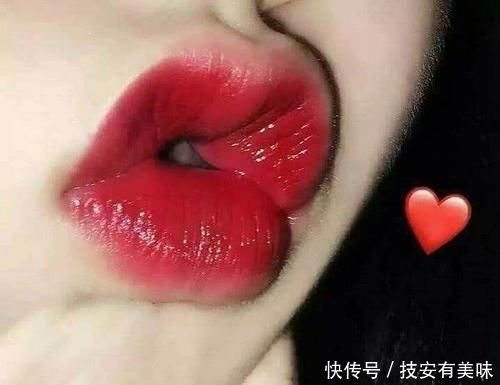  「猪圈」女孩有这“3个陋习”？难怪嘴唇越来越厚，不改当心变“猪圈嘴”