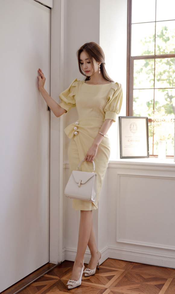 女神孙允珠，姜色枯草牛奶鲜柠亚麻珍珠裙