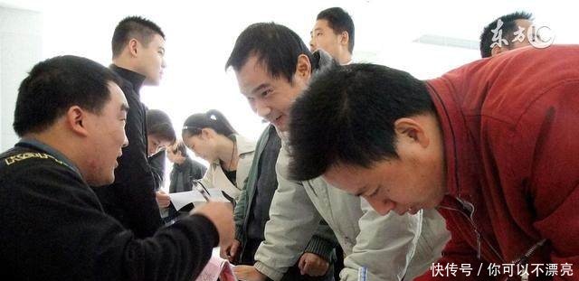 农村新政策出台，这些农民有补贴了，上千元的养老金每月都有！