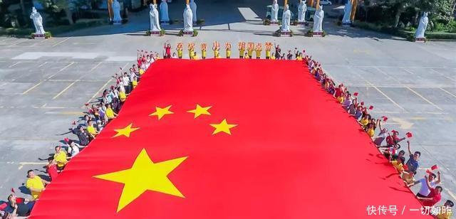 超燃,用巨幅国旗在东莞观音山深情告白