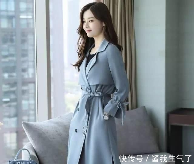 「长款过膝」长得不够洋气?这些时尚感爆棚的发型和外搭,教你即刻变身潮女
