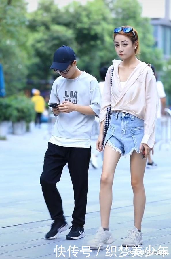 #姑娘#姑娘这裤子太罕见,大部分都是口袋遮住,意外比男友腿长50