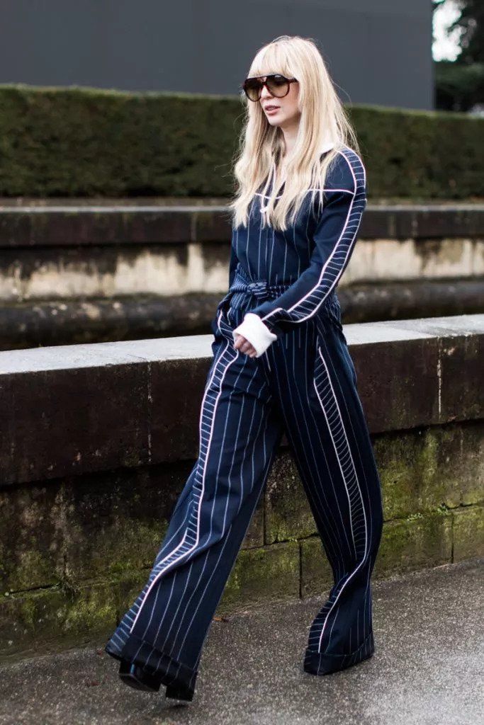 入秋后，阔腿裤的搭配也是时候升级一下了!