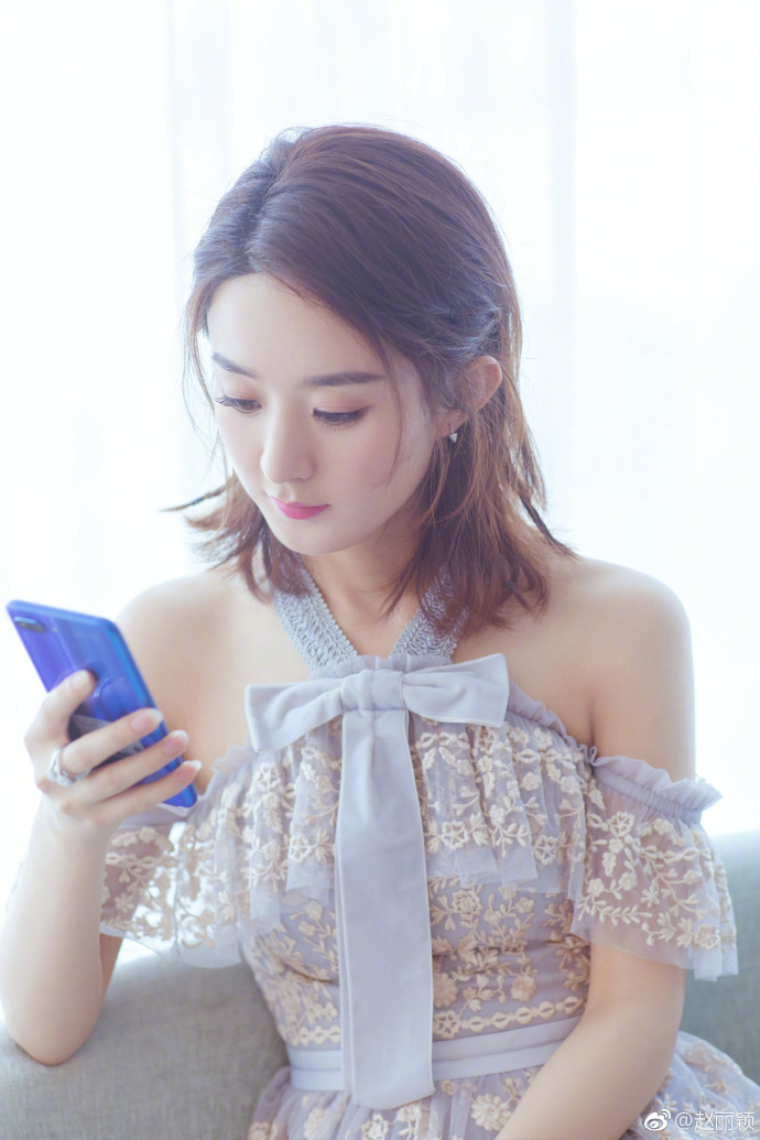 有关赵丽颖停工的原因再次被推到热搜，小姐姐微博回应：只是累了