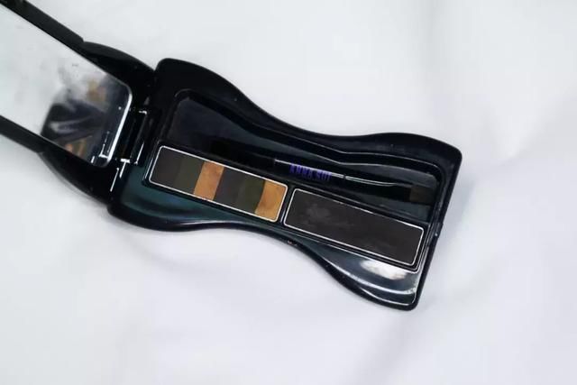 发际线男孩花2500修的眉毛这个鸟样