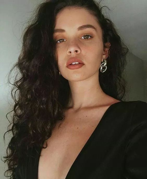 张天爱就是行走的发色卡，她的冷色调超显白!我也可以拥有吗?