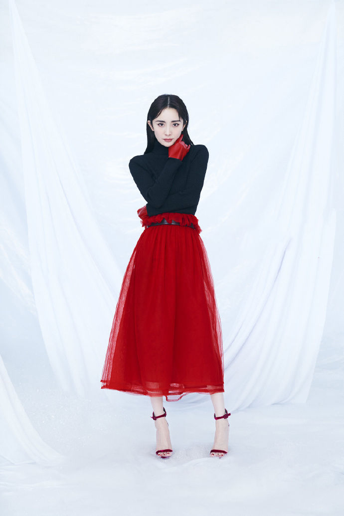 杨幂性感魅力写真图集，时尚气质，魅力非凡!