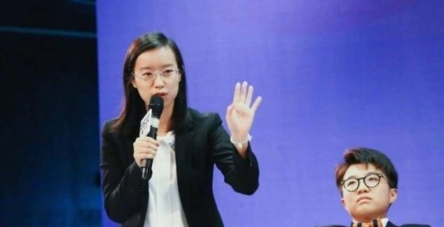  『选手』邱晨是詹青云的老师？缺少综艺感，却用逻辑和语言晋升为导师