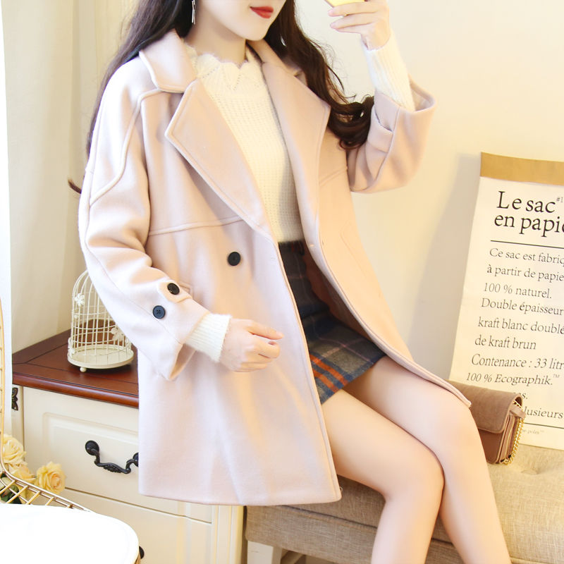 羽绒服已过时了，今年主打呢大衣+短靴，特适合小个子，洋气显高