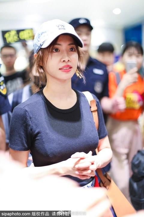 蔡依林现身机场，但走在她后面的人都惊呆了！