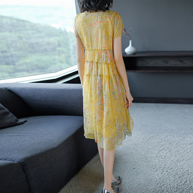 我的天啊!47岁的老婆真敢穿，时尚连衣裙，款款显瘦显嫩美