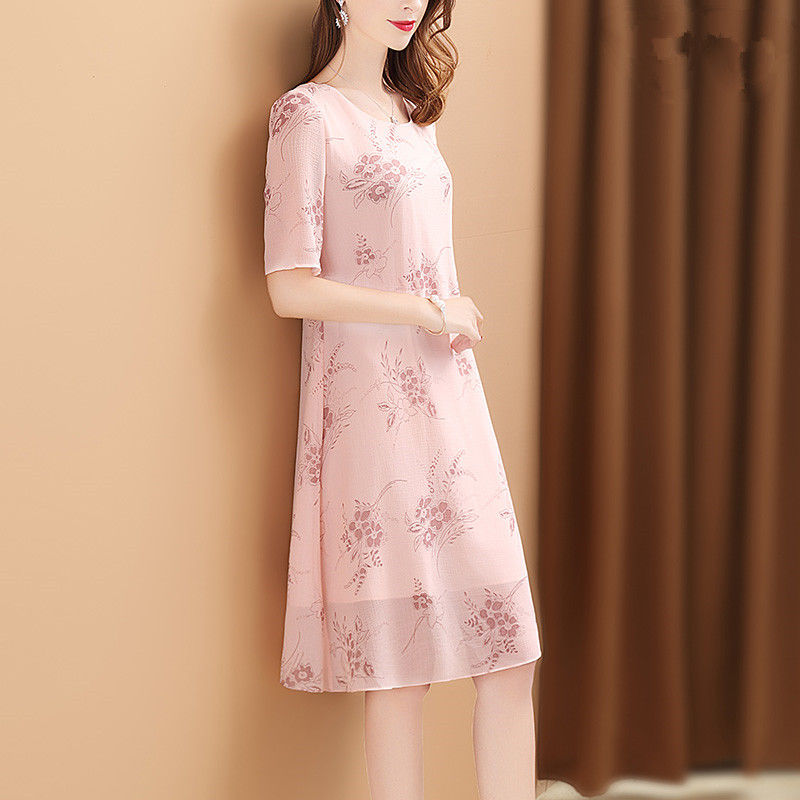 好迷人!老婆穿上这印花裙，美若天仙，显白显嫩美炸天，让人心醉