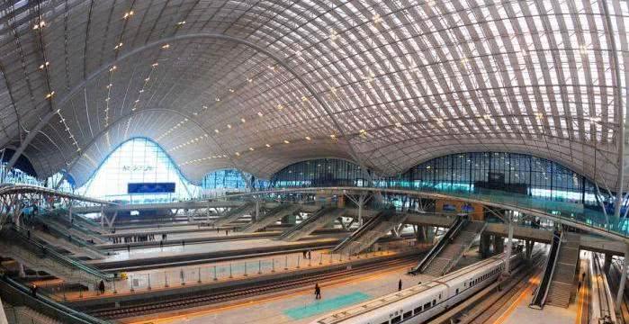 我国的首座高铁站，投资超百亿，建成后被评为“世界最美”