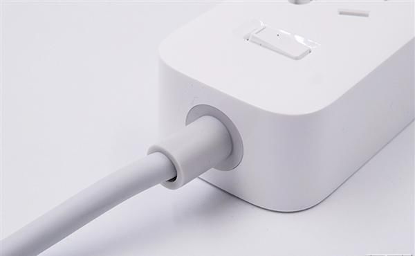 云星电子|三口USB+27瓦快充 米家插线板拆解:用料精细
