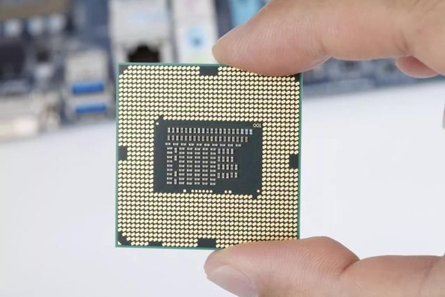 芯片为啥难做? 中国芯片 要跨过这 两座大山 !