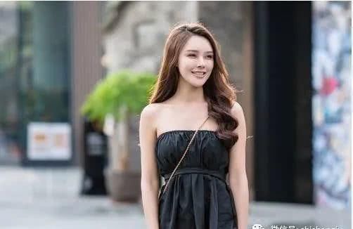 『特别适合』头发多女生，从肩部往下烫卷的发型，时尚好打理！