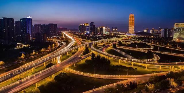 中部龙头之争：武汉、郑州双子星初现，长沙生猛