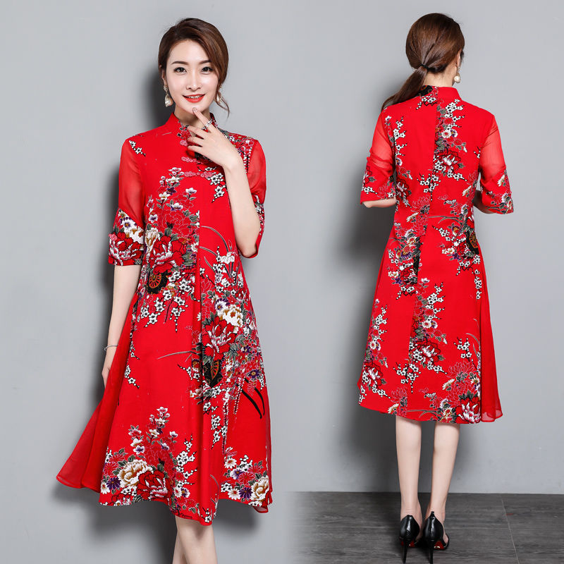 不论多大年纪的女人穿上旗袍都让人挪不开眼，美丽大方特别有气质