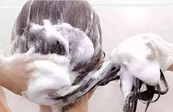  「发际」洗头时做好这4点，发量多了，发际线低了，和“秃头少女”说拜拜