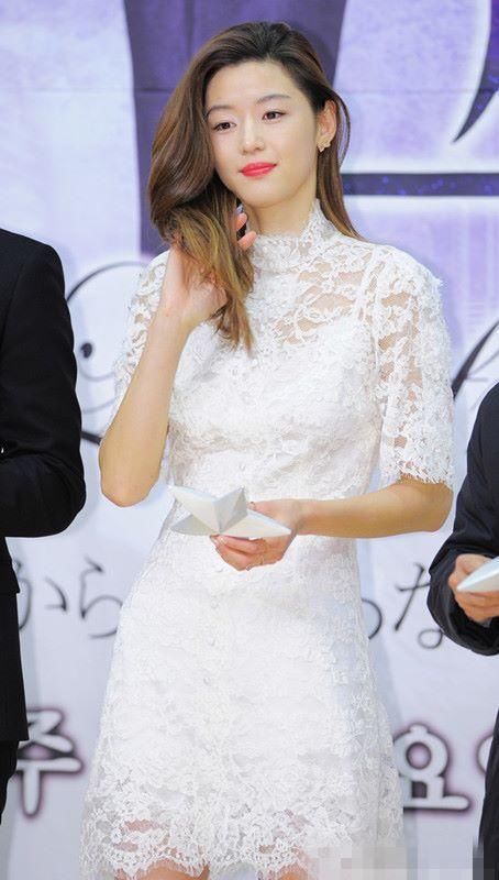 全智贤绿色阔腿裤超大，网友：很心机，身材胖了也看不出来！