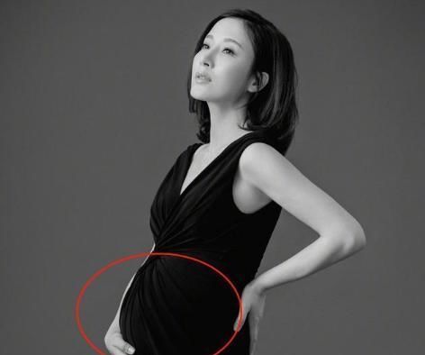  「焦点」娱乐圈有一女明星官宣怀孕，晒出大肚照，旁边的丈夫却成了焦点