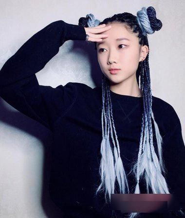 20岁中长发女生简约风脏辫发型来袭！