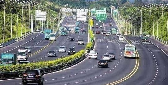  『汽车』车子不间断行驶的极限是多少？修车工：不想爆缸，在这之前必须停