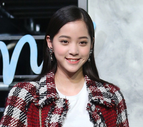 看《天坑鹰猎》，帮王俊凯挑选女朋友