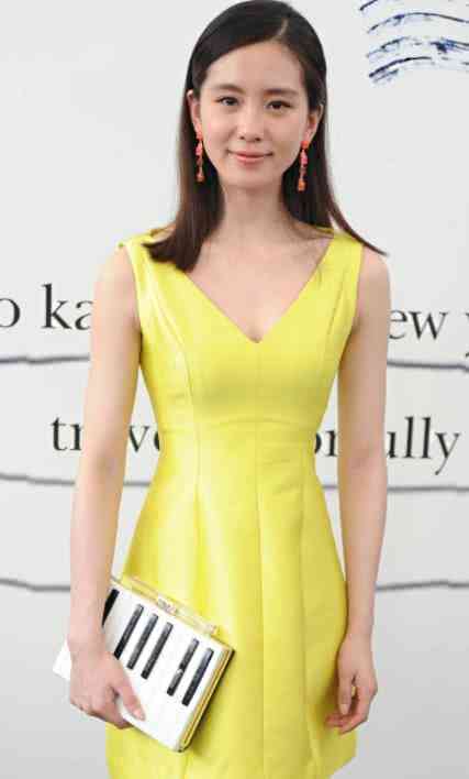 刘诗诗大胆素颜出镜,脸上光滑洁净满脸都是胶原蛋白让人好羡慕