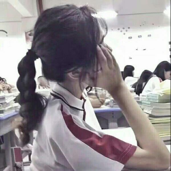  女生|女生在学校只能“扎马尾”？试试这3款减龄发型，异性缘会爆表呦！