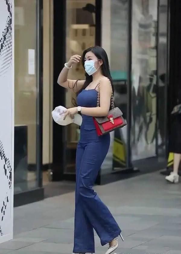  [女士]女人过了40岁，跟着穿“托腹裤”，舒适又显年轻！