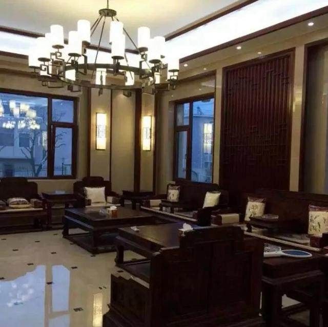  「全村」80万的农村自建别墅，全村第一气派！超爱院子旁的大鱼