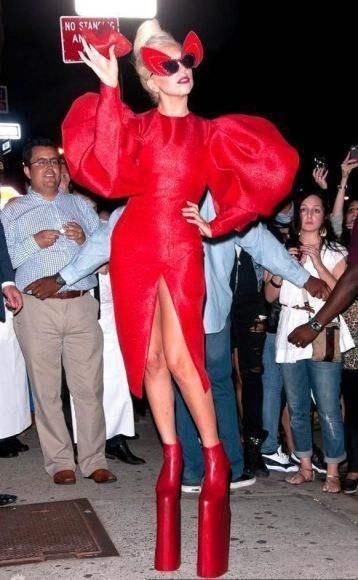 9位女星奇葩高跟鞋,第几个看着脚最疼?最后一位也未免太另类!