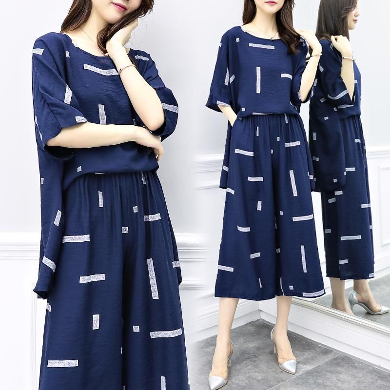 现在40岁女人真会打扮，逛街穿这样时髦套装，走到哪都惊艳全场