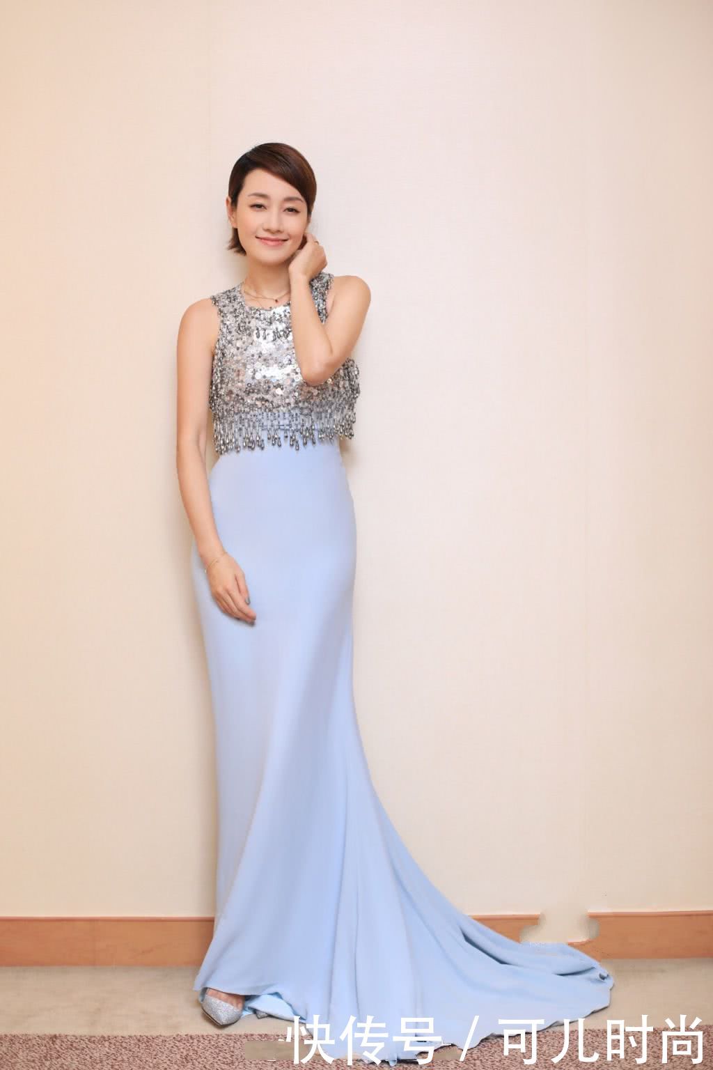 马伊琍不过是梳了个三七分刘海，就显胖了10斤，网友：被发型毁了