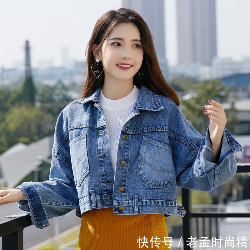  「身穿」现在女生越来越会穿了, 身穿正流行的牛仔外套, 没想到真的很显瘦