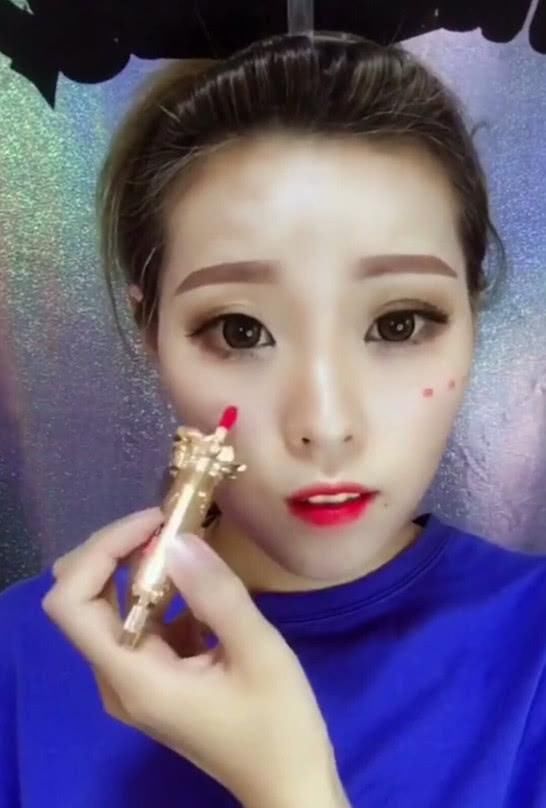 龅牙大姐要出门,一个妆容直接成了漂亮小姐姐,网友:美到爆炸!