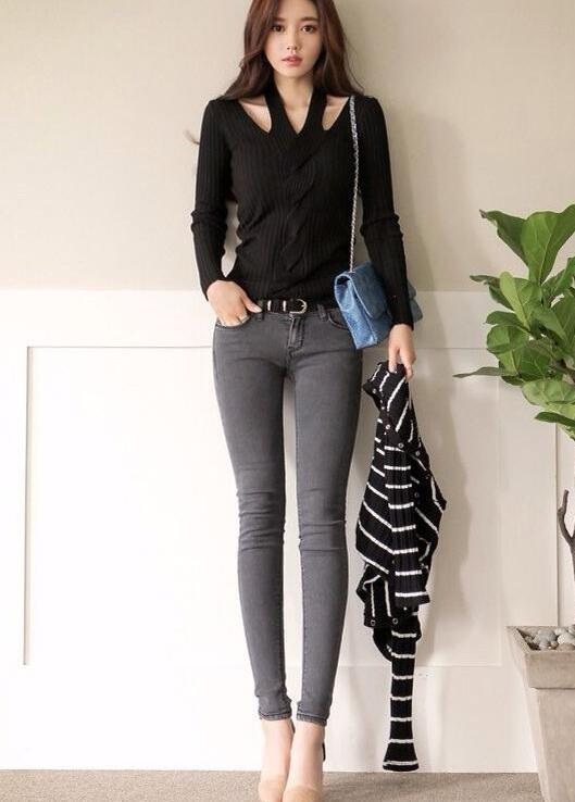 气质■年轻靓丽的牛仔裤女孩, 展现出自信女神的气质!