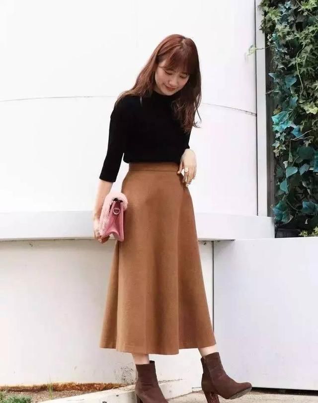 172女神练习瑜伽多年，却被网友评论：又胖了，原来是衣服惹的祸