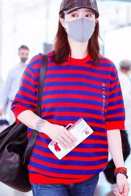 蒋欣到底有多冷？穿着3双袜子！要不是裤子坏了还看不到呢