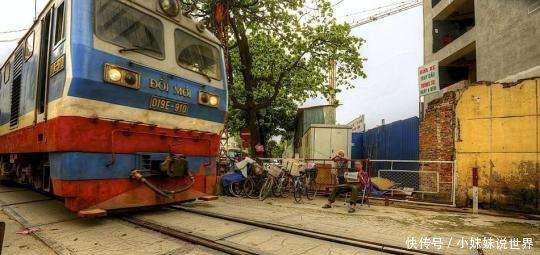 为啥越南人来中国不敢搭乘火车？听完女子解释，导游不吭声了