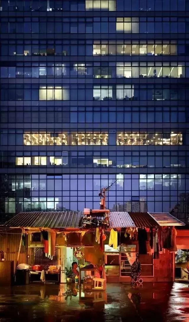 没见过香港的“棺材房”，就别说自己过得不幸福