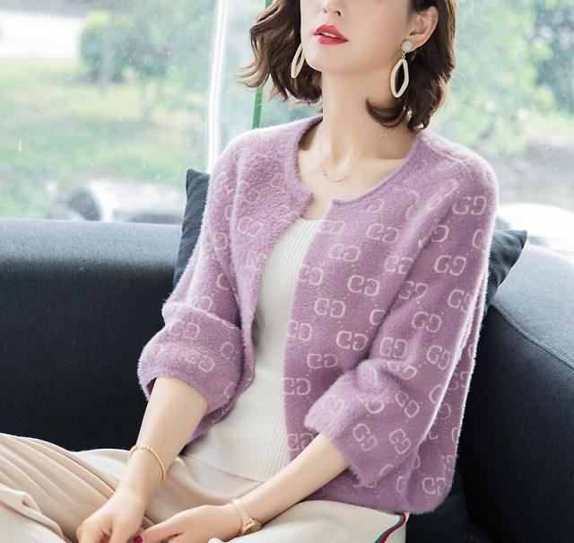 装新款:建议:70后妈妈们,过年打扮嫩点,学下图这样穿搭,洋气超减龄